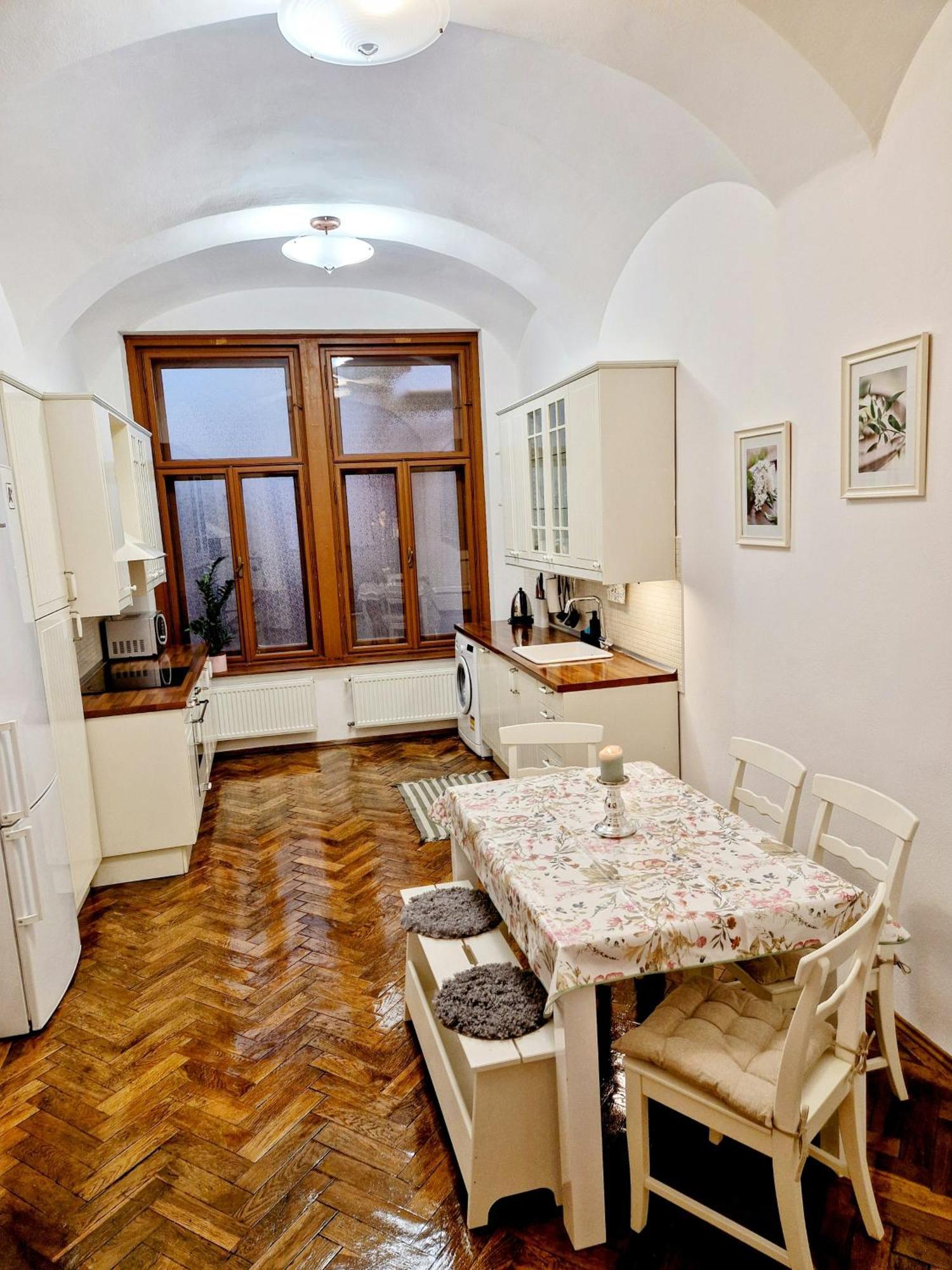 Marina Old Town Apartment Košice Exteriör bild